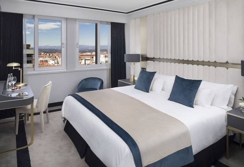 اتاق لوکس, Melia Castilla