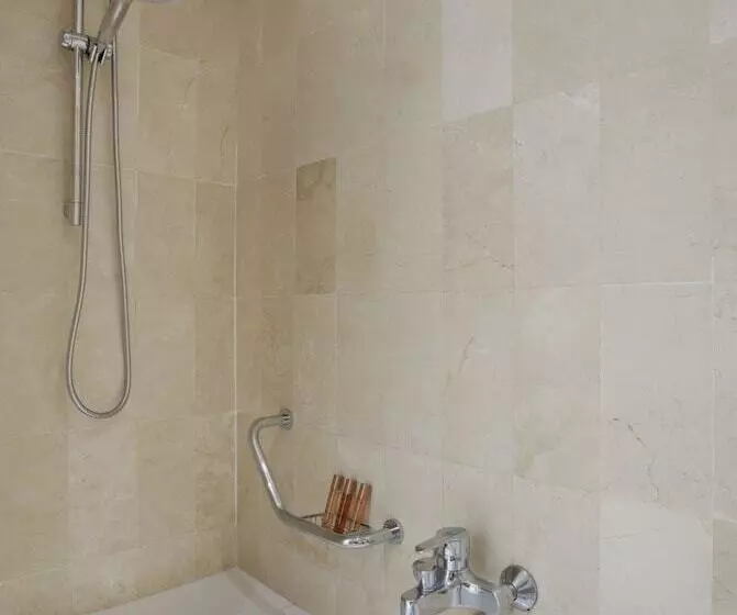 اتاق کلاسیک, Melia Castilla