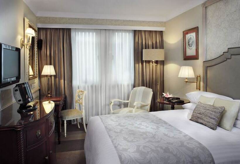 اتاق لوکس, Melia Castilla