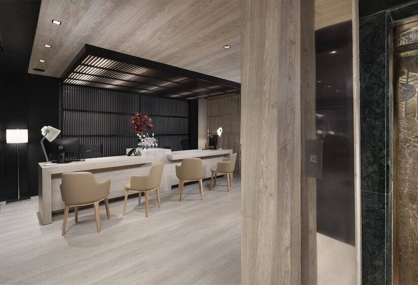 اتاق لوکس, Melia Castilla