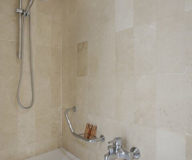 اتاق پریمیوم سه تخته, Melia Castilla