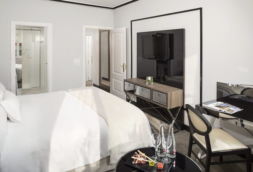 اتاق لوکس, Melia Castilla