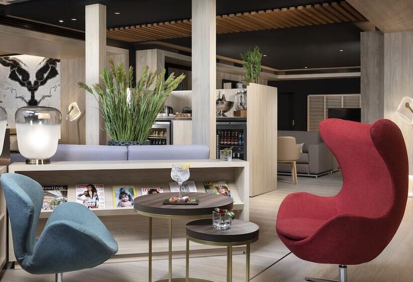 اتاق خانوادگی, Melia Castilla