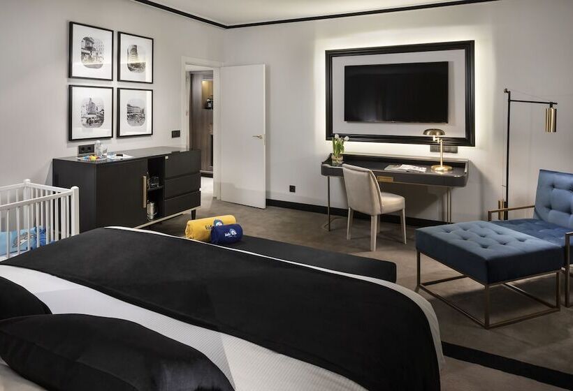 اتاق خانوادگی, Melia Castilla