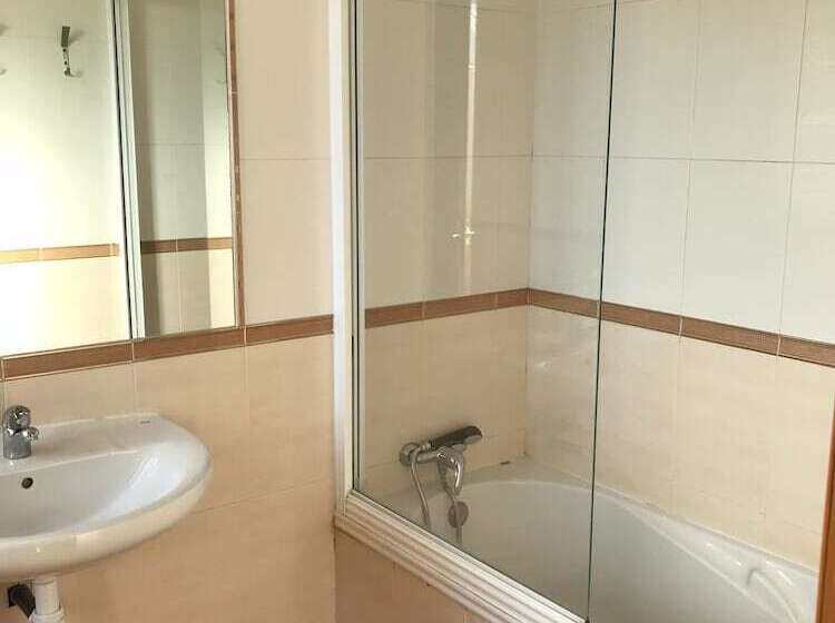 标准间, Mesón Del Moro