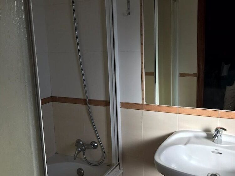 标准间, Mesón Del Moro