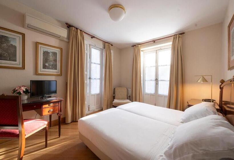 اتاق سوپریور, Miranda & Suizo