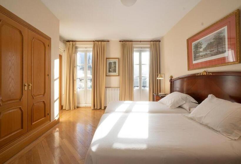 اتاق سوپریور, Miranda & Suizo