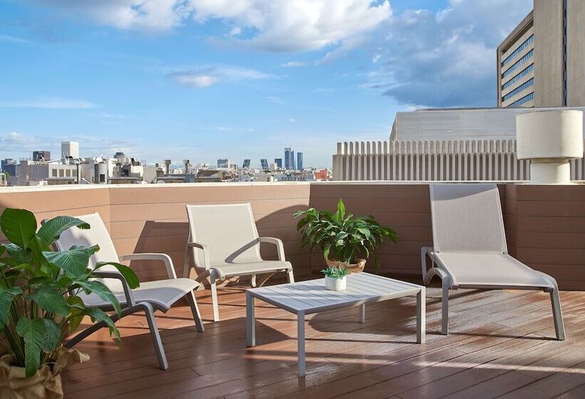 اتاق استاندارد با چشمانداز, NH Madrid Balboa