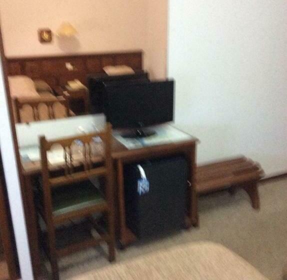 标准间, O Castelo