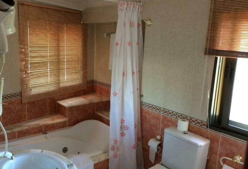 小型套房, O Castelo