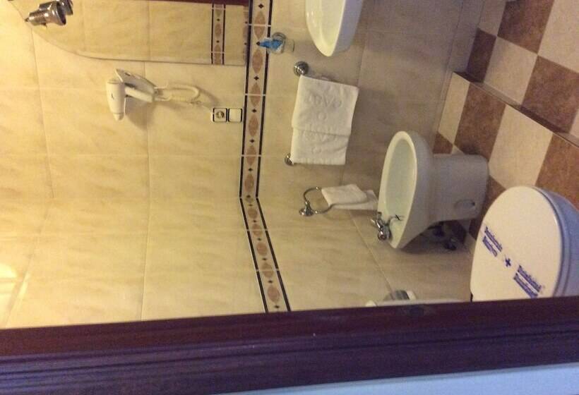 标准间, O Castelo