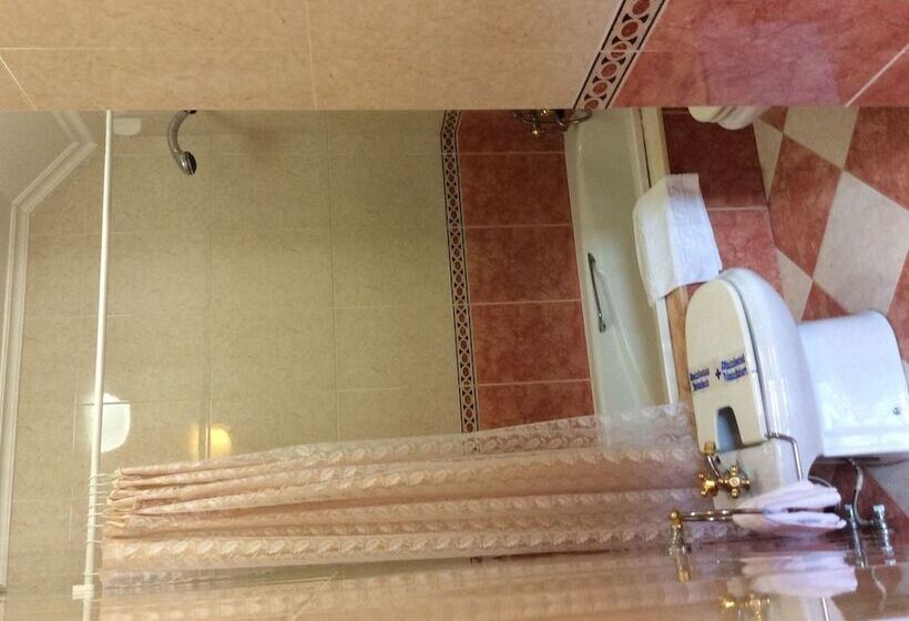 标准间, O Castelo