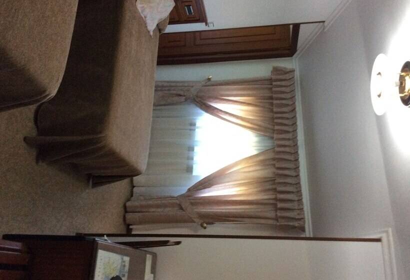 标准间, O Castelo