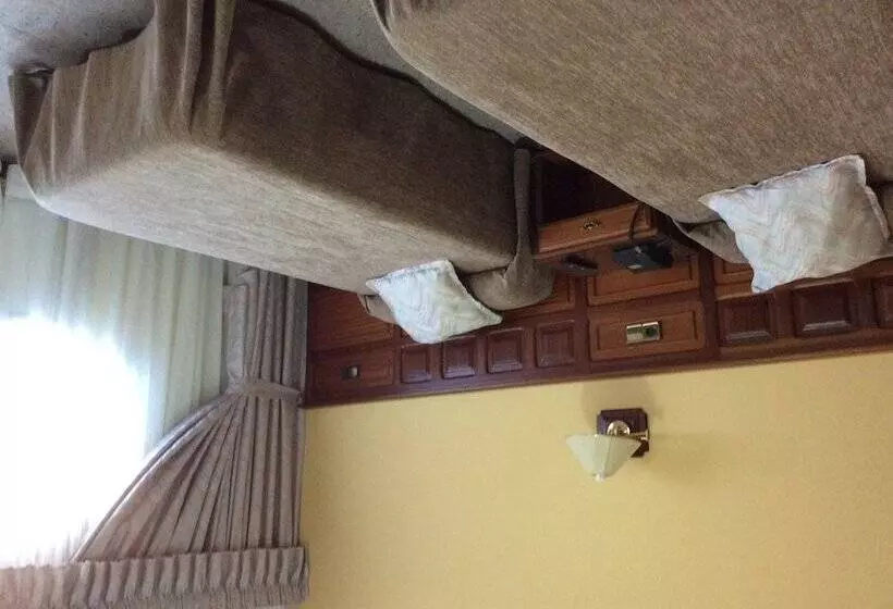 Camera Tripla Comfort, O Castelo