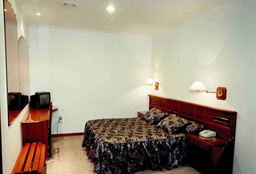 小型套房, O Castelo