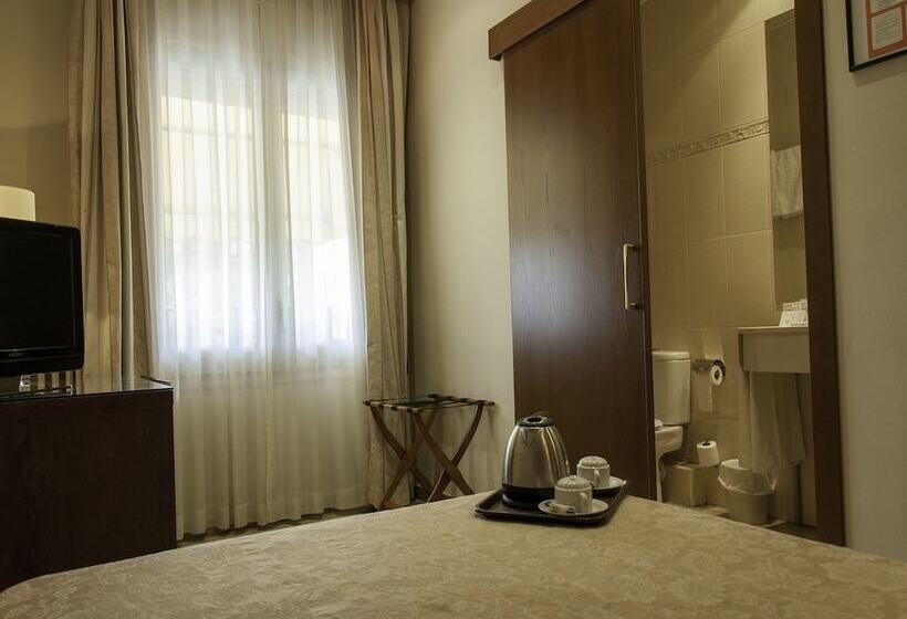 اتاق استاندارد یک نفره, Ramon Berenguer Iv