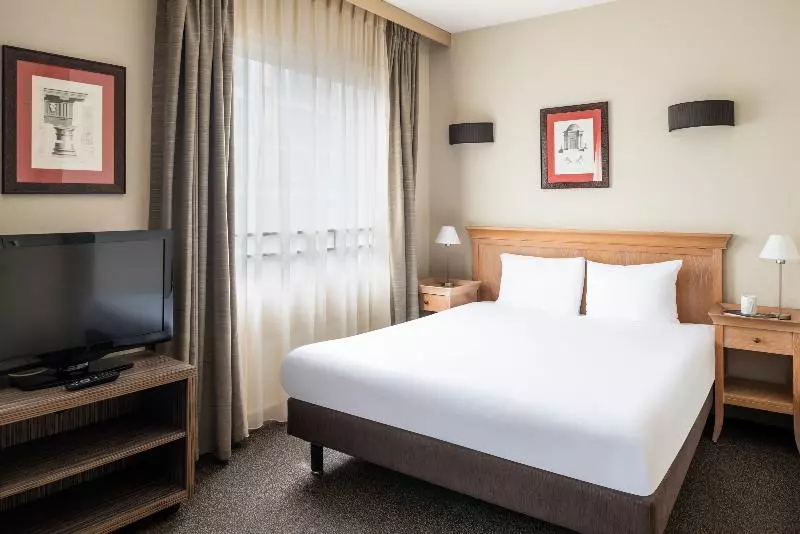 Deluxe Zimmer, Xabier