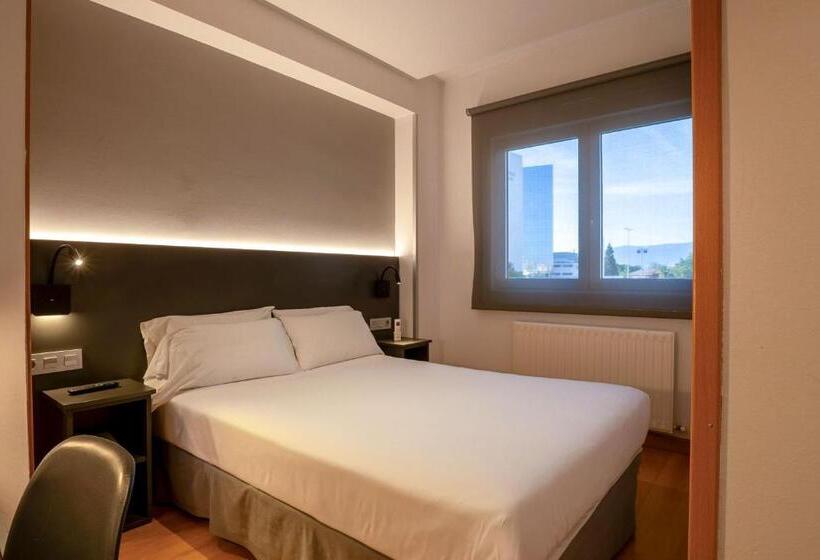 이코노미 싱글 룸, Sancho Ramírez