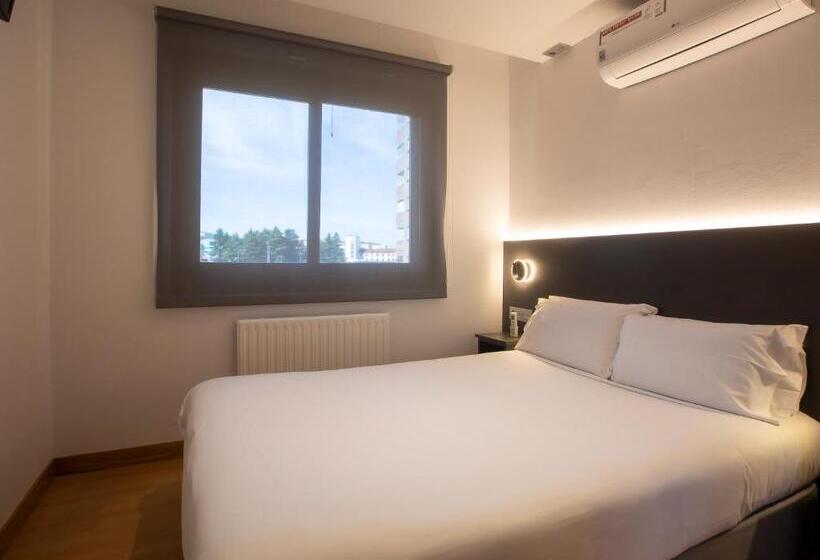 이코노미 싱글 룸, Sancho Ramírez