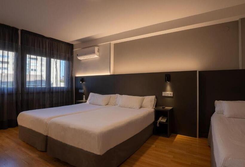 스탠다드 트리플 룸, Sancho Ramírez