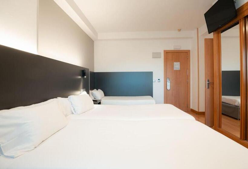 스탠다드 트리플 룸, Sancho Ramírez