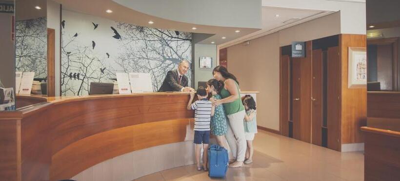 스탠다드 트리플 룸, Sancho Ramírez