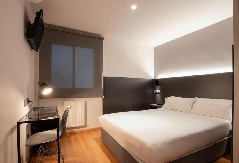 스탠다드 룸, Sancho Ramírez