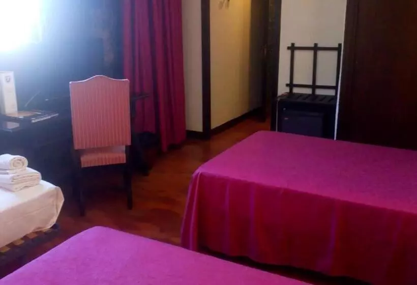 Habitació Triple Estàndard, Temple Ponferrada
