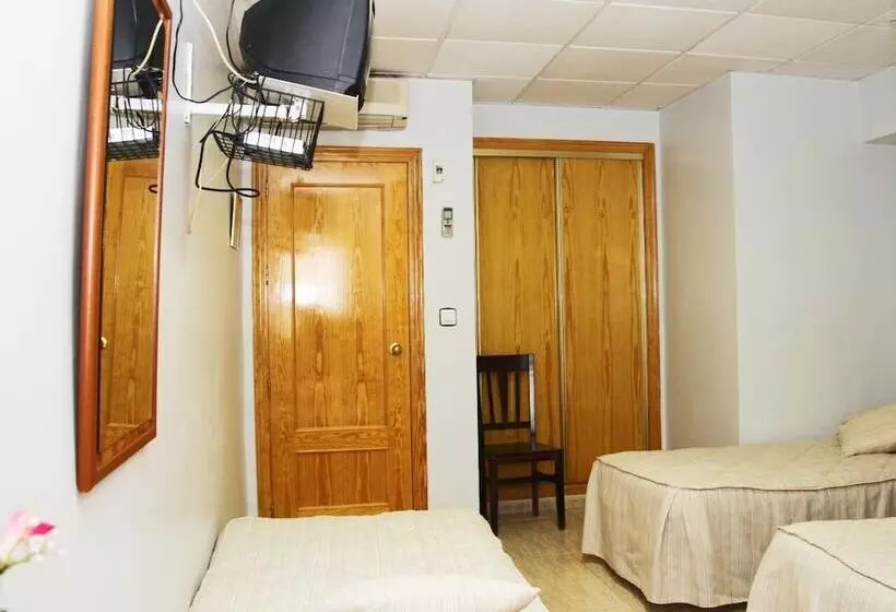 اتاق استاندارد سه نفره, Trabuco