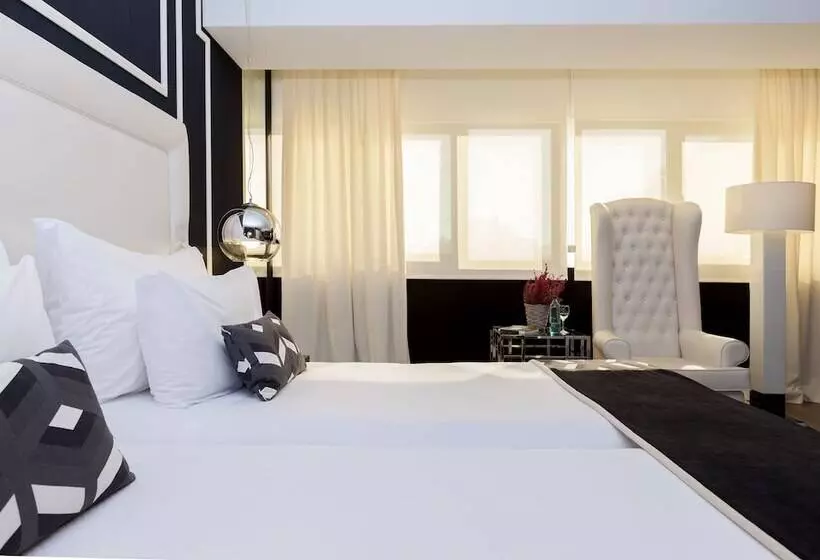 اتاق اجرایی, Tres Reyes Pamplona