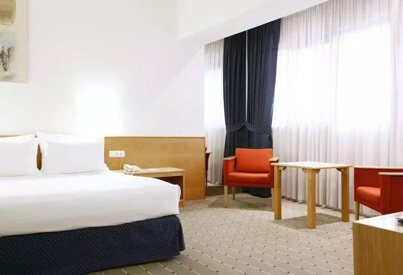 اتاق اجرایی, Tres Reyes Pamplona
