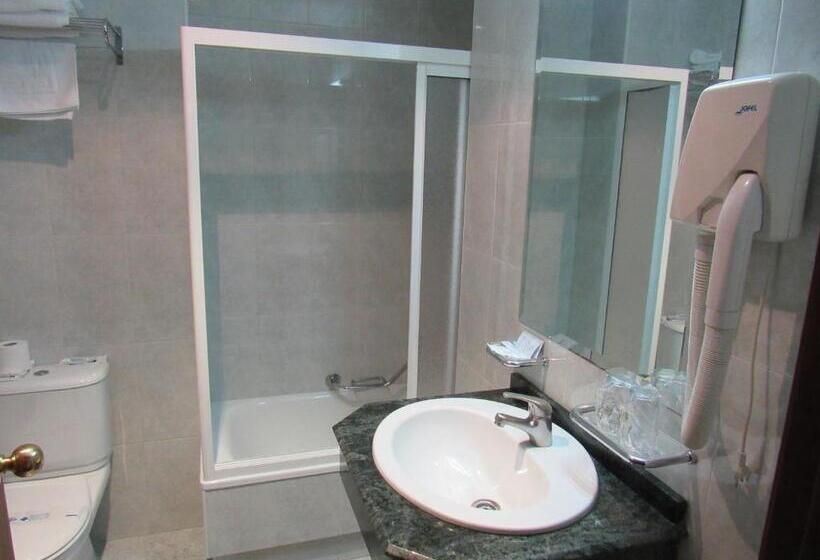 اتاق استاندارد یک نفره, Virgen Del Camino Pontevedra