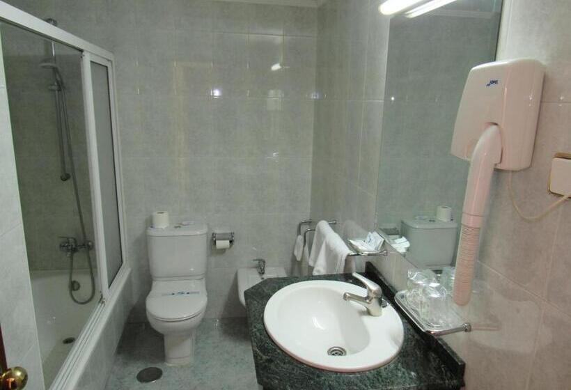 اتاق استاندارد یک نفره, Virgen Del Camino Pontevedra