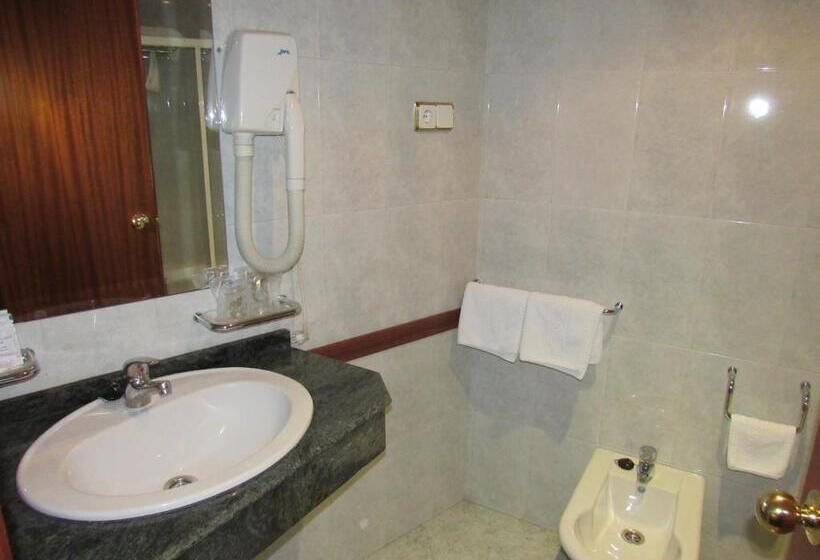 اتاق استاندارد, Virgen Del Camino Pontevedra