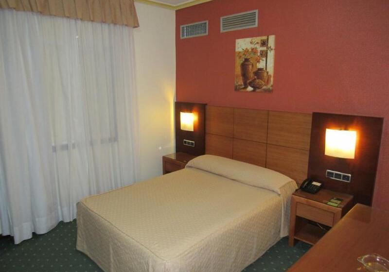 اتاق استاندارد یک نفره, Virgen Del Camino Pontevedra