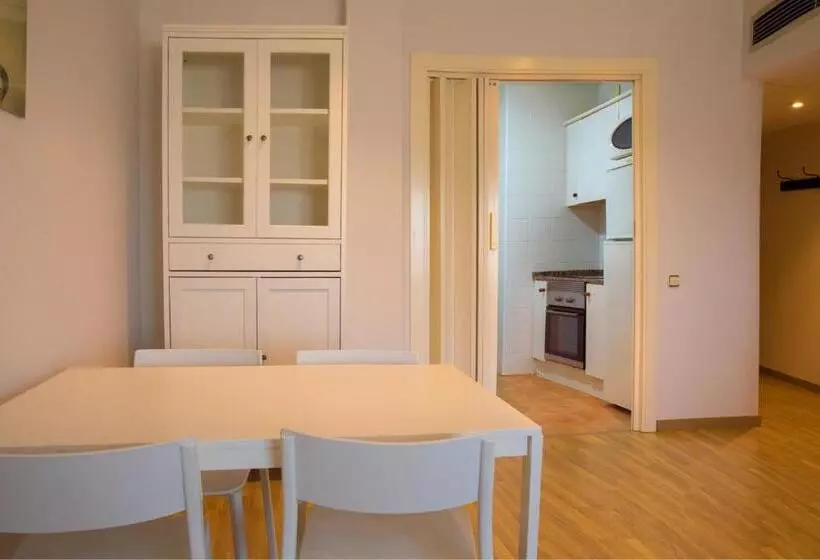 Huoneisto 2 Makuuhuonetta, Jardi Apartaments