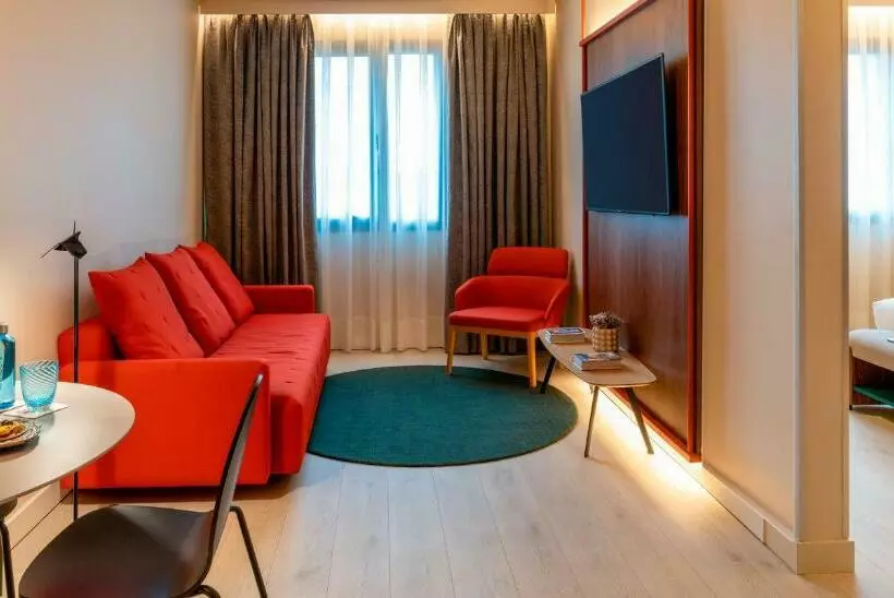 اتاق سوپریور با اتاق نشیمن, Novotel Madrid City Las Ventas