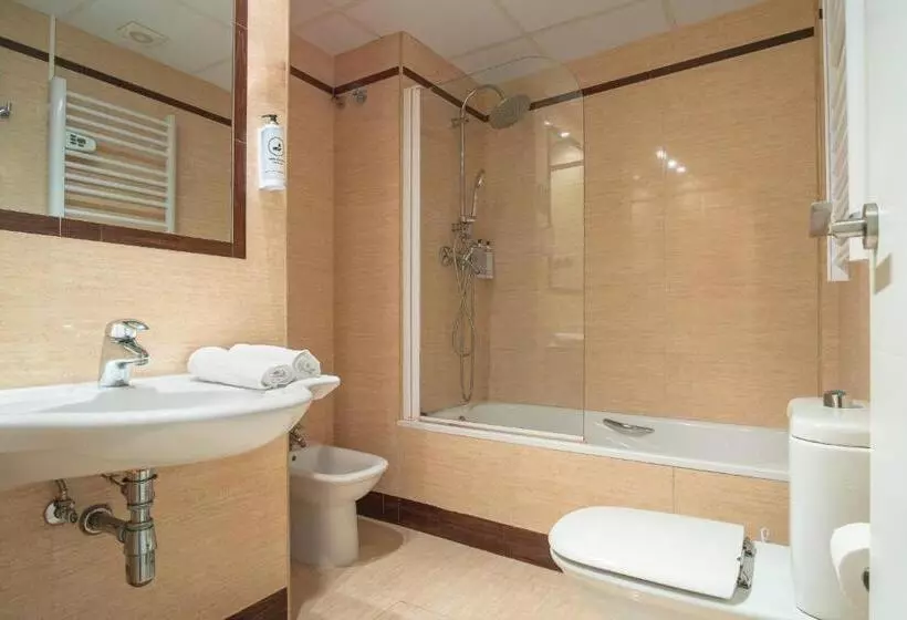 اتاق لوکس سه تخته, Az Hotel El Príncipe Gimnasio Gratuíto