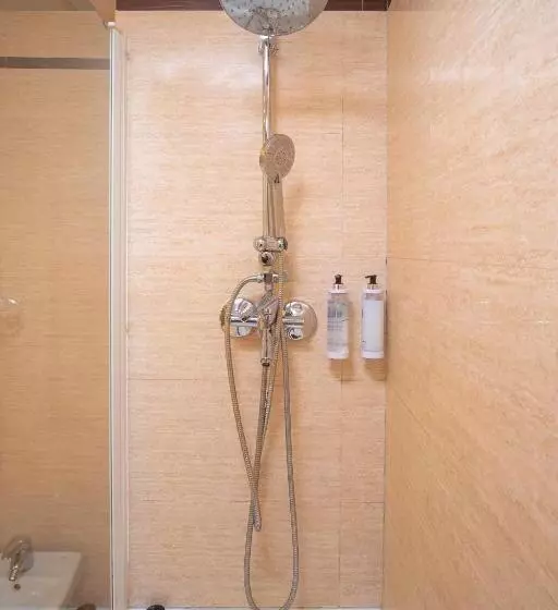 اتاق لوکس سه تخته, Az Hotel El Príncipe Gimnasio Gratuíto