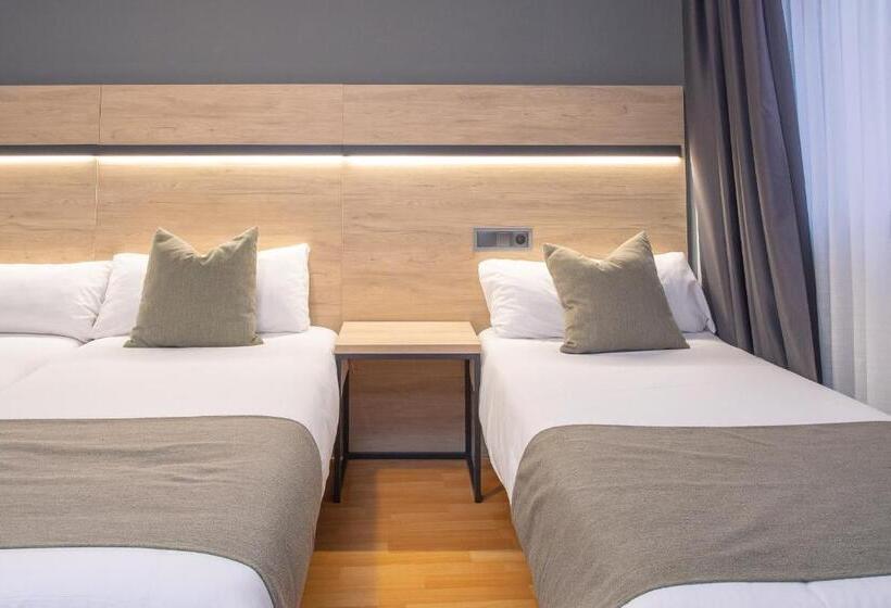 Номер Стандарт Трехместный, Az Hotel El Príncipe   Gimnasio Gratuíto