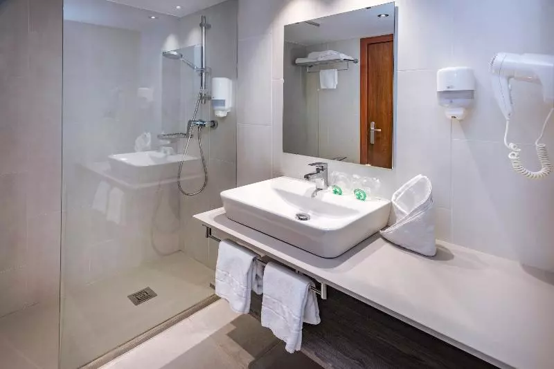 Triple Room Sea View, 4R Miramar Calafell
