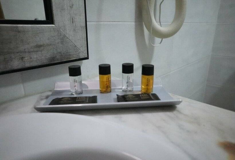 标准间, Alba Seleqtta