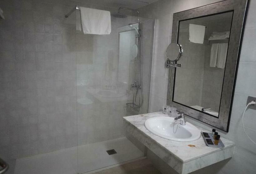 标准三人间, Alba Seleqtta