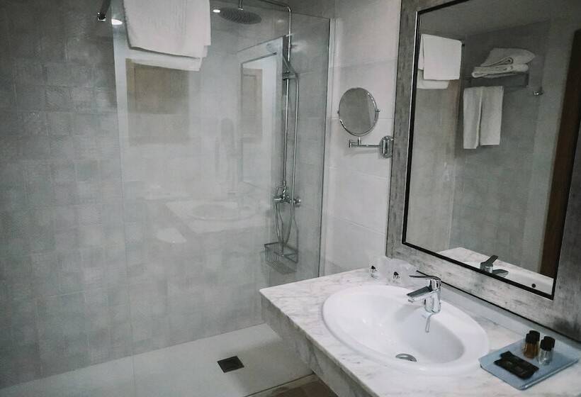 家庭间, Alba Seleqtta