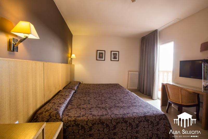 四人标准间, Alba Seleqtta