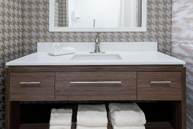 标准间, Alba Seleqtta