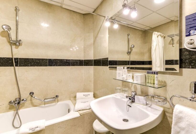 اتاق استاندارد سه نفره, Sercotel Alfonso Vi