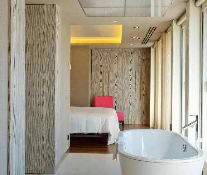 Suite, Alfonso
