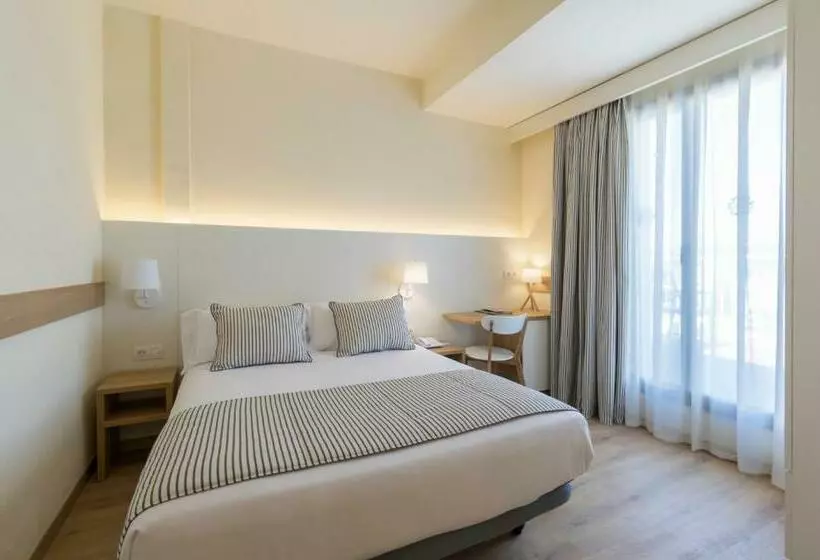 Standard Single Room, Anabel
